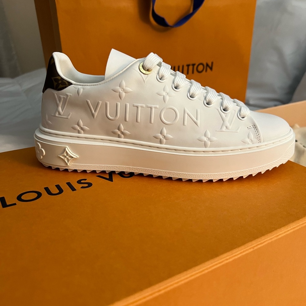 Louis Vuitton Time Out Sneakers size 37.5 (7.5)